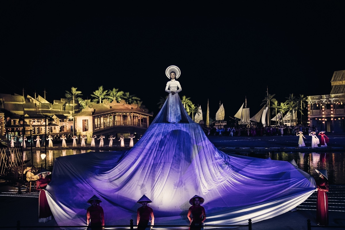 TP. HỒ CHÍ MINH - TRÃI NGHIỆM CẦU VÀNG BÀ NÀ HILLS - NGHỈ DƯỠNG PHỐ CỔ HỘI AN